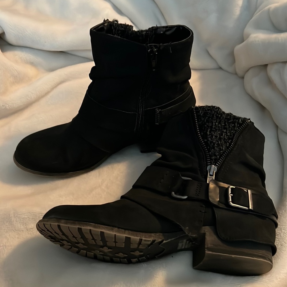 Pop black ankle boots. Zipper on each side. Women’s 8.  Worn only a few times.
